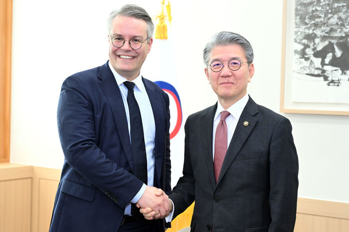 [서울=뉴시스] 김홍균 외교부 제1차관은 3일 외교부 청사에서 토비아스 린트너 독일 외교부 정무차관을 면담하고, 양국 간 협력 증진방안 및 한반도, 우크라이나 정세 등에 대해 의견을 교환했다. (사진=외교부 제공) 2025.04.03 *재판매 및 DB 금지