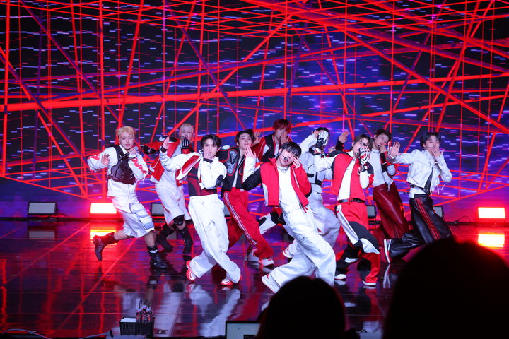 [서울=뉴시스] 그룹 '싸이커스'(xikers)가 3일 서울 강남구 일지아트홀에서 가진 다섯 번째 미니 앨범 '하우스 오브 트리키 : 스퍼(HOUSE OF TRICKY : SPUR)' 발매 쇼케이스에서 포즈를 취하고 있다. (사진=KQ엔터테인먼트 제공) 2025.04.03 photo@newsis.com *재판매 및 DB 금지