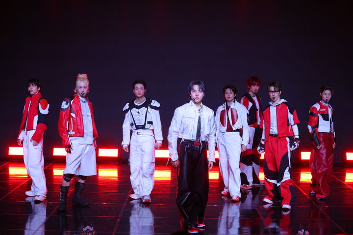[서울=뉴시스] 그룹 '싸이커스'(xikers)가 3일 서울 강남구 일지아트홀에서 가진 다섯 번째 미니 앨범 '하우스 오브 트리키 : 스퍼(HOUSE OF TRICKY : SPUR)' 발매 쇼케이스에서 포즈를 취하고 있다. (사진=KQ엔터테인먼트 제공) 2025.04.03 photo@newsis.com *재판매 및 DB 금지