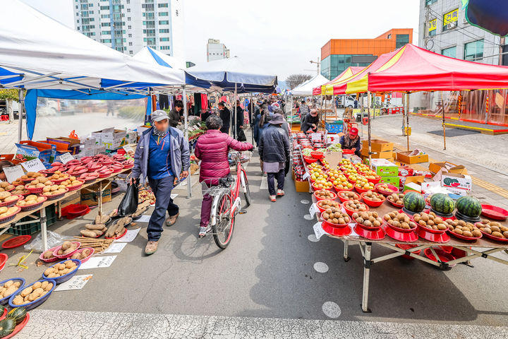 [함안=뉴시스]함안가야오일장.(사진=함안군 제공) 2025.04.03.photo@newsis.com *재판매 및 DB 금지