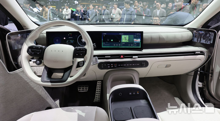 [고양=뉴시스] 전진환 기자 = 3일 오전 경기도 고양시 킨텍스에서 열린 2025서울모빌리티쇼 현대차 부스에 디 올 뉴 넥쏘가 공개되고 있다. 2025.04.03. amin2@newsis.com