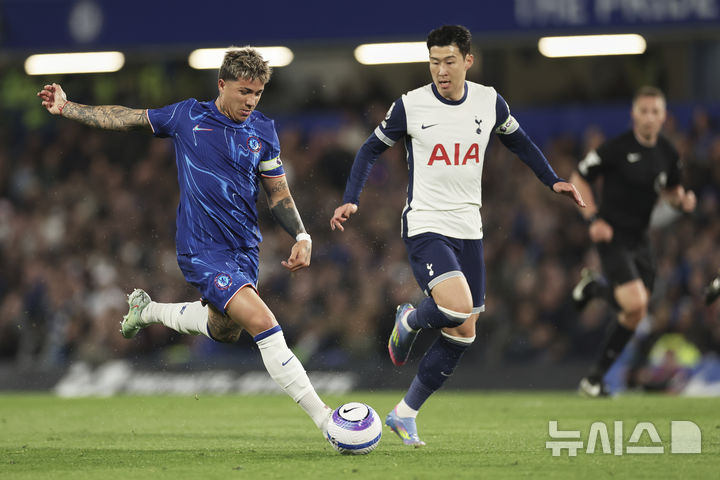 [런던=AP/뉴시스]손흥민이 첼시를 상대로 경기하고 있다. 2025.04.03.