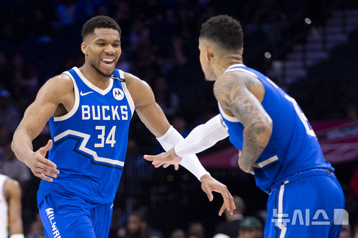 [필라델피아=AP/뉴시스] 미국프로농구(NBA) 밀워키 벅스의 지아니스 아데토쿤보. 2025. 4. 3.