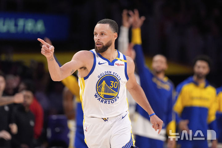 [로스앤젤레스=AP/뉴시스] 미국프로농구(NBA) 골든스테이트 워리어스의 스테판 커리. 2025. 4. 3.