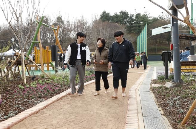 [서울=뉴시스] 은평구, 증산체육공원 세대통합형 힐링 공원으로 전면 개선. 2025.04.04. (사진=은평구 제공) *재판매 및 DB 금지
