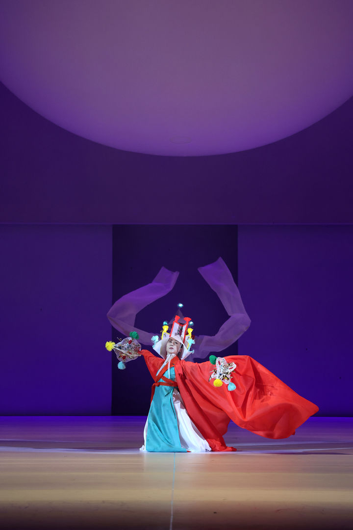 국립무용단, 압도적 한국춤의 향연 [박진희의 사진으로 보는 문화]