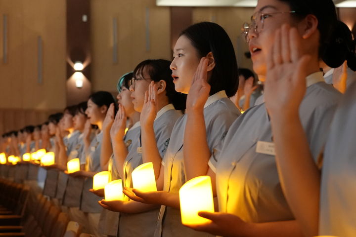 [울산=뉴시스] 구미현 기자 = 울산과학대학교 제27회 나이팅게일 선서식 photo@newsis.com *재판매 및 DB 금지