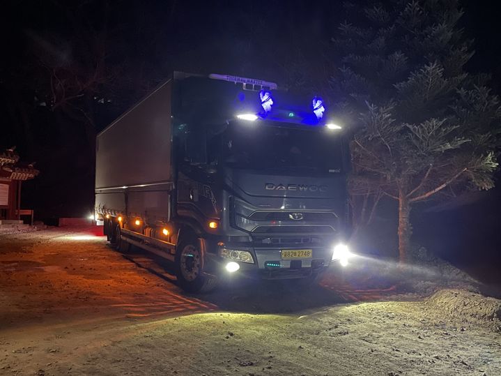 [서울=뉴시스] 화재 피해 예방을 위해 봉정사 문화유산을 실은 무진동차 (사진=국가유산청 제공) 2025.04.04. photo@newsis.com *재판매 및 DB 금지