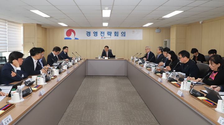 [서울=뉴시스] 기계설비건설공제조합(CI GUARANTEE)은 4일 기계설비건설회관에서 '제2차 경영전략회의'를 열었다고 밝혔다. (사진=CI GUARANTEE 제공) 2025.04.04. photo@newsis.com *재판매 및 DB 금지