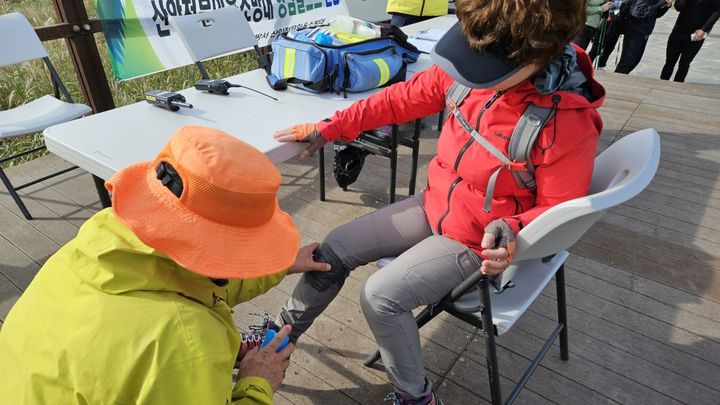 [울산=뉴시스] 박수지 기자 =울산시 서울주소방서가 지난해영남알프스 간월재 대피소 등 2개소에 산악전문의용소방대를 전진배치해 활동하고 있다. (사진=서울주소방 제공) 2025.04.04. photo@newsis.com *재판매 및 DB 금지