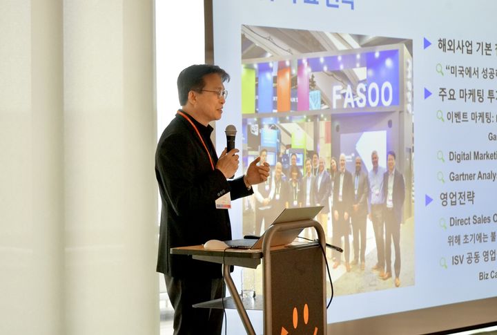 이강만 위브릿지코리아 대표가 국내 보안 기업의 해외 진출 애로점과 개선 방향에 대해 발표하고 있다(사진=위브릿지 코리아 제공) *재판매 및 DB 금지