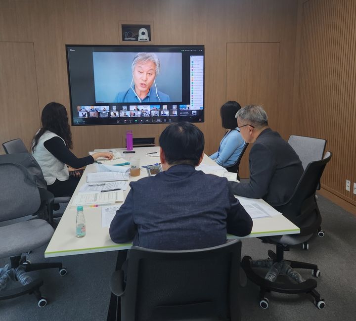 [수원=뉴시스] '말라리아 퇴치사업단 온라인 회의. (사진=경기도 제공) 2025.04.04. photo@newsis.com *재판매 및 DB 금지