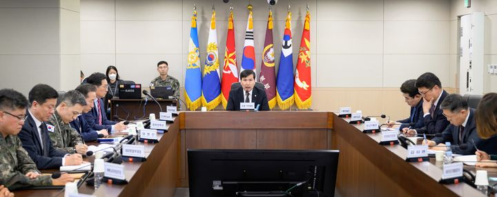 [서울=뉴시스] 김선호 국방부장관 직무대행은 4일 용산 국방부 청사에서 전군주요지휘관회의를 주재하고 북한의 예상하지 못한 도발 가능성에 대비해 줄 것을 당부했다. (사진=국방부 제공) 2025.04.04. photo@newsis.com *재판매 및 DB 금지