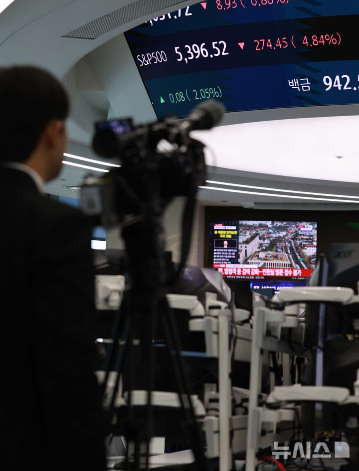 [서울=뉴시스] 26일(현지 시간) 중동 전쟁을 둘러싼 불확실성이 이어지면서 뉴욕증시가 하락 출발했다. 2026.03.26.