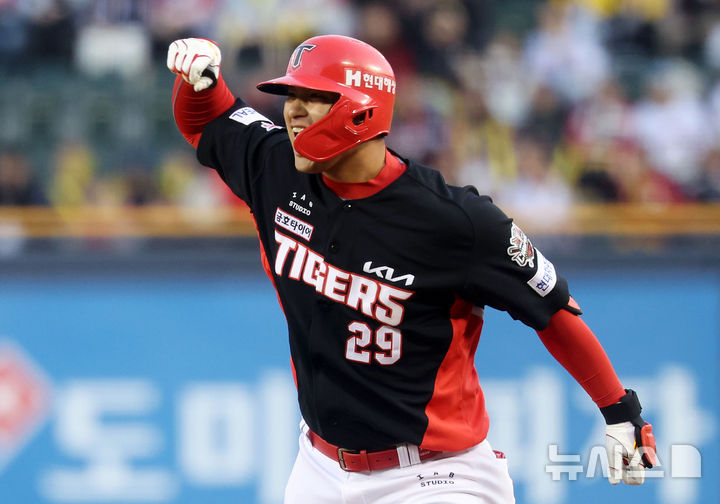 "잊지 못할 거예요"…소년 선수, KIA 변우혁 배트·장갑 받은 사연