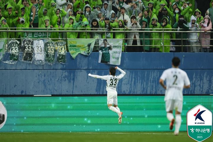 [서울=뉴시스] 프로축구 K리그1 전북 현대 전병관의 득점 세리머니. (사진=한국프로축구연맹 제공) *재판매 및 DB 금지