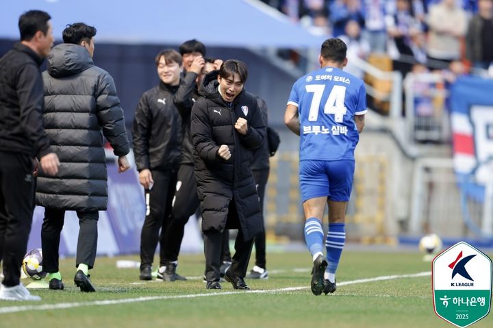 [서울=뉴시스]K리그2 수원, 경남에 4-0 대승. (사진=한국프로축구연맹 제공)