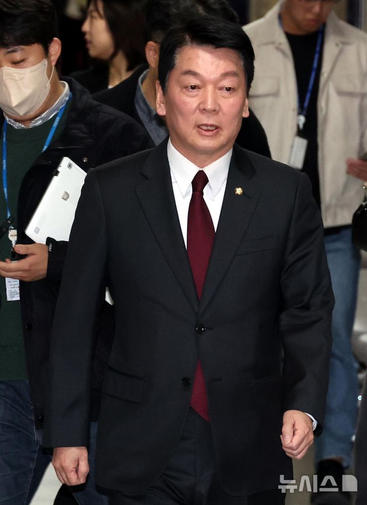 안철수 8일 광화문광장서, 홍준표 14일 대하빌딩서 대선 출정식