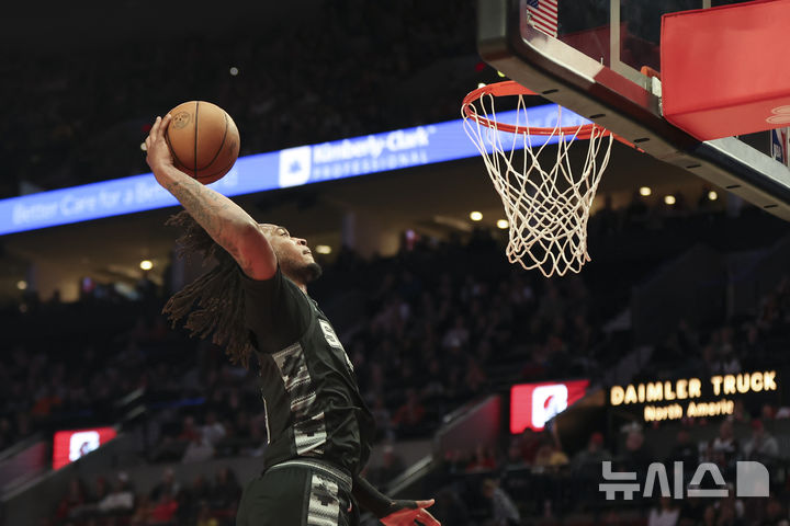 [포틀랜드=AP/뉴시스] 미국프로농구(NBA) 샌안토니오 스퍼스의 스테폰 캐슬. 2025.04.06.