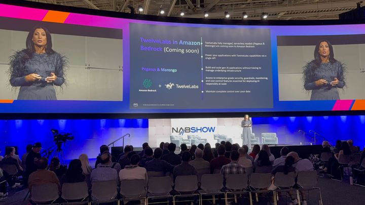 [서울=뉴시스] 사미라 파나 바크티아르 AWS 미디어·엔터테인먼트·게임·스포츠 총괄 매니저가 미국 라스베이거스에서 열린 NAB 2025에서 트웰브랩스와의 협업 소식을 전했다. (사진=트웰브랩스 제공) *재판매 및 DB 금지