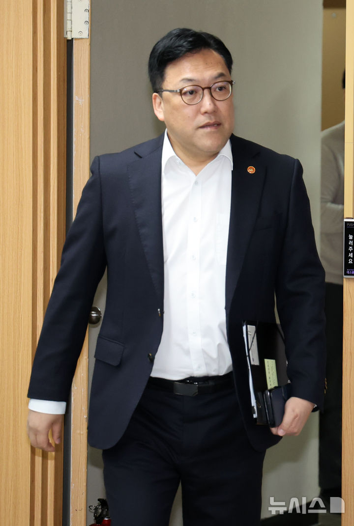 [서울=뉴시스] 배훈식 기자 = 김병환 금융위원장. 2025.04.07. dahora83@newsis.com