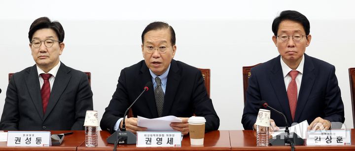 [서울=뉴시스] 조성봉 기자 = 권영세 국민의힘 비상대책위원장이 7일 오전 서울 여의도 국회에서 열린 비상대책위원회의에서 발언을 하고 있다. 2025.04.07. suncho21@newsis.com 