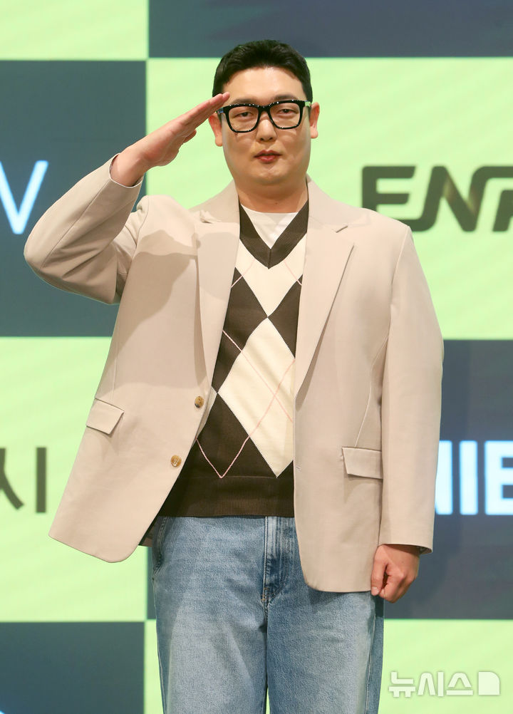 [서울=뉴시스] 김혜진 기자 = 배우 김민호가 7일 오후 서울 구로구 신도림 더 세인트에서 열린 지니 TV 오리지널 드라마 '신병3' 제작발표회에서 포즈를 취하고 있다. 2025.04.07. jini@newsis.com