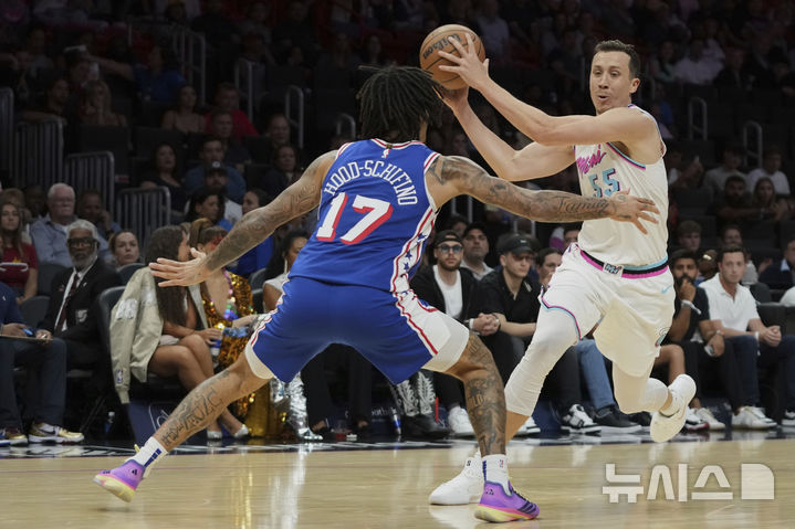 [마이애미=AP/뉴시스] 미국프로농구(NBA) 마이애미 히트의 던컨 로빈슨. 2025. 4. 7.