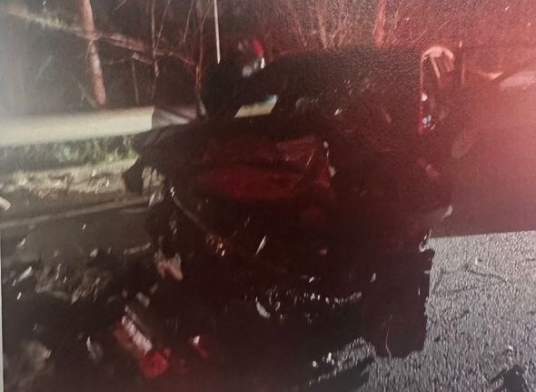 [당진=뉴시스] 지난 7일 오후 10시14분께 충남 당진시 석문면 통정리의 한 도로에서 난 교통사고로 차량이 부서진 모습. (사진=당진경찰서 제공) 2025.04.08. photo@newsis.com *재판매 및 DB 금지