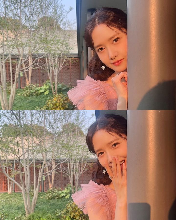 [서울=뉴시스] 지난 7일 그룹 '소녀시대' 멤버 겸 배우 윤아가 중국 상하이에서 열린 주얼리 브랜드 '키린(Qeelin)'의 미라클 가든 행사에 참석한 사진을 공개했다. (사진=윤아 인스타그램 캡처) 2025.04.08. photo@newsis.com *재판매 및 DB 금지