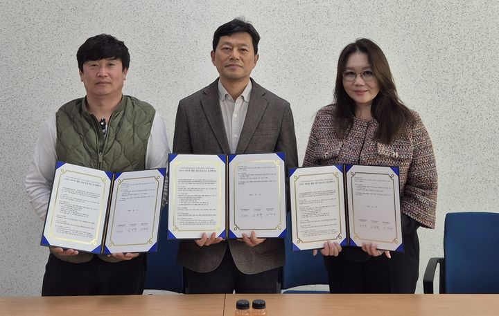 [구미=뉴시스] 하미과멜론 음료화 협약식. (사진=구미시 제공) 2025.04.08 photo@newsis.com *재판매 및 DB 금지