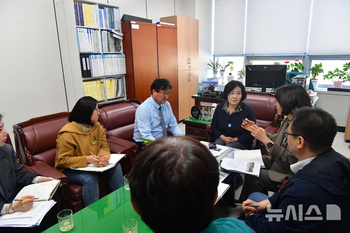 [완주=뉴시스] 완주군의회 이순덕 운영위원장이 '완주몰 쇼핑몰'의 활용 방안을 모색하는 간담회를 개최했다. *재판매 및 DB 금지