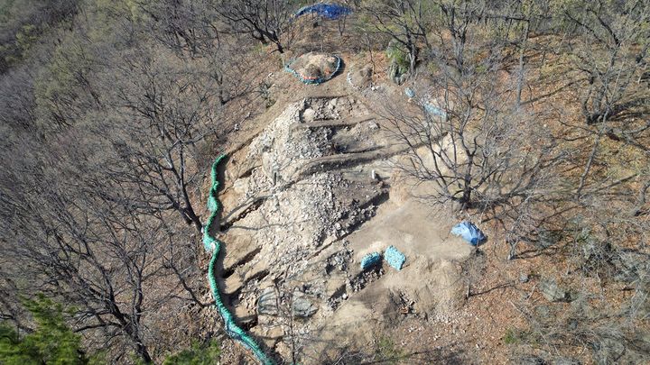 [함안=뉴시스] 함안 봉산산성 발굴조사 지역 전경. (사진=함안군 제공) 2025.04.08. photo@newsis.com *재판매 및 DB 금지