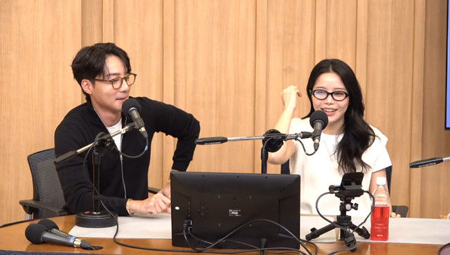 [서울=뉴시스] 8일 오후 방송된 SBS 파워FM '두시탈출 컬투쇼'에는 가수 로이킴, 솔라가 게스트로 출연했다. (사진=SBS 제공) 2025. 04.08 photo@newsis.com *재판매 및 DB 금지