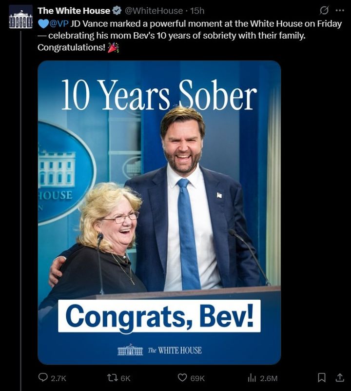 [서울=뉴시스] 밴스 모친의 금주를 축하하는 백악관 X 게시물. (출처=백악관 X) 2025.04.08. photo@newsis.com *재판매 및 DB 금지