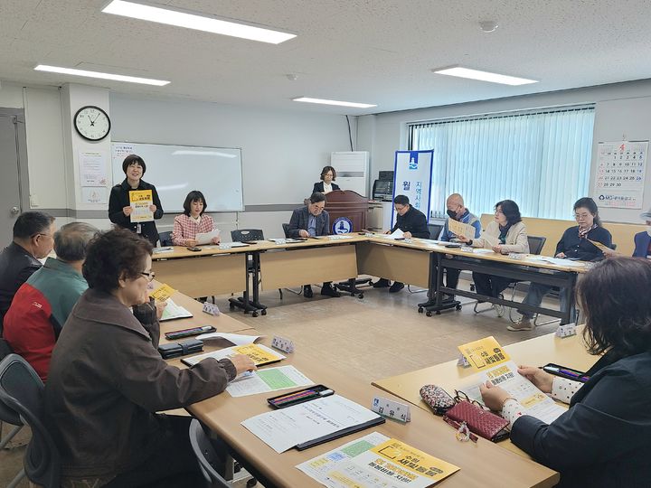 [수원=뉴시스] 긴급복지 교육. (사진=수원시 제공) 2025.04.08. photo@newsis.com *재판매 및 DB 금지