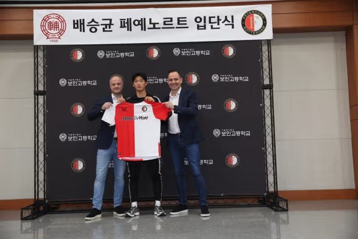 [서울=뉴시스] 네덜란드 프로축구 에레디비시 페예노르트와 계약을 체결한 배승균. (사진=페예노르트 SNS 캡처) *재판매 및 DB 금지