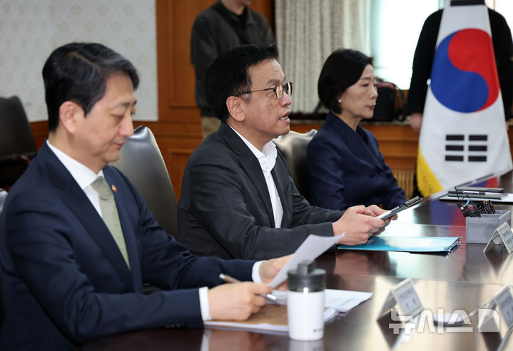 [서울=뉴시스] 배훈식 기자 = 최상목 경제부총리 겸 기획재정부 장관이 8일 오전 서울 종로구 정부서울청사에서 열린 경제관계장관 간담회에서 발언하고 있다. 2025.04.08. dahora83@newsis.com