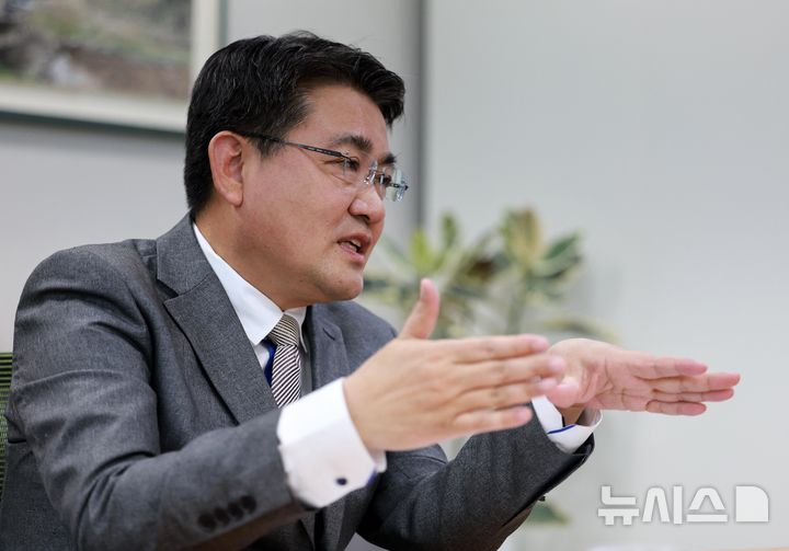 [서울=뉴시스] 고범준 기자 = 오승록 노원구청장이 8일 서울 노원구 노원구청에서 뉴시스와 인터뷰를 하고 있다. 2025.04.14. bjko@newsis.com