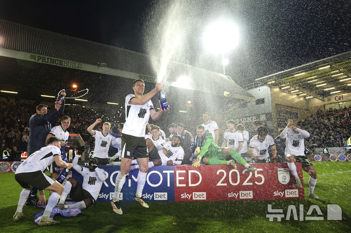 [피터보로=AP/뉴시스]백승호 뛰는 버밍엄, 잉글랜드 2부리그 승격 확정. 2025.04.08.