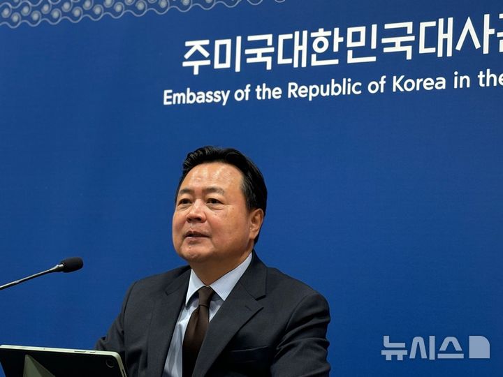 [워싱턴=뉴시스]이윤희 특파원 = 조현동 주미대사가 8일(현지 시간) 미국 워싱턴DC 주미대사관에서 특파원 간담회를 진행하고 있다. 2025.04.09.