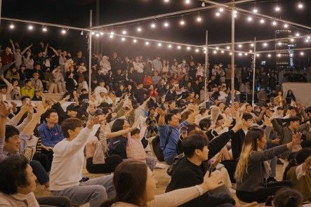 [부산=뉴시스] 부산 해운대구 송정 서프빌리지 선셋 피크닉 파티. (사진=부산시 제공) 2025.04.09. photo@newsis.com *재판매 및 DB 금지