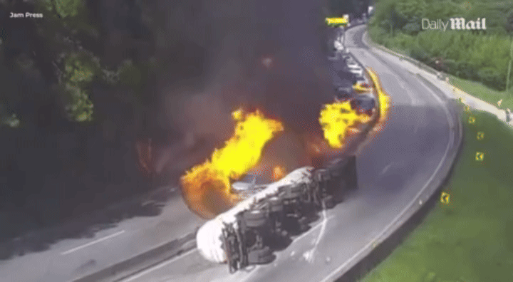 에탄올 트럭 전복에…브라질 고속도로 불바다(영상)&nbsp; 