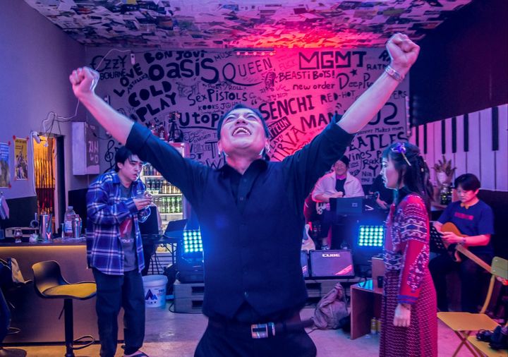 [서울=뉴시스] 연극 '틈' 공연 모습(사진=극단랍다 제공) 2025.04.09. photo@newsis.com *재판매 및 DB 금지