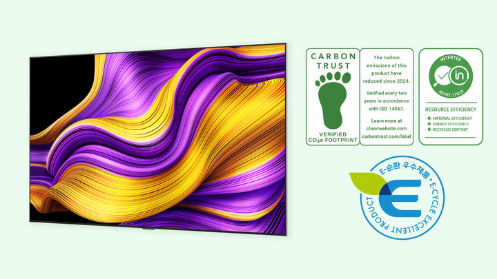 [서울=뉴시스]2025년형 LG 올레드 에보(모델명 G5)가 카본트러스트 '탄소저감' 인증, 인터텍 '자원효율' 인증, E-순환거버넌스 'E-순환우수제품' 인증까지 주요 환경 관련 인증을 잇따라 획득했다. (사진 = LG전자) 2025.04.09. photo@newsis.com&nbsp; *재판매 및 DB 금지