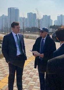 마이클 해크먼 해크먼 캐피털 파트너스 CEO가 청라영상문화복합단지 사업 부지를 시찰하고 있다. (사진=더이앤엠) *재판매 및 DB 금지