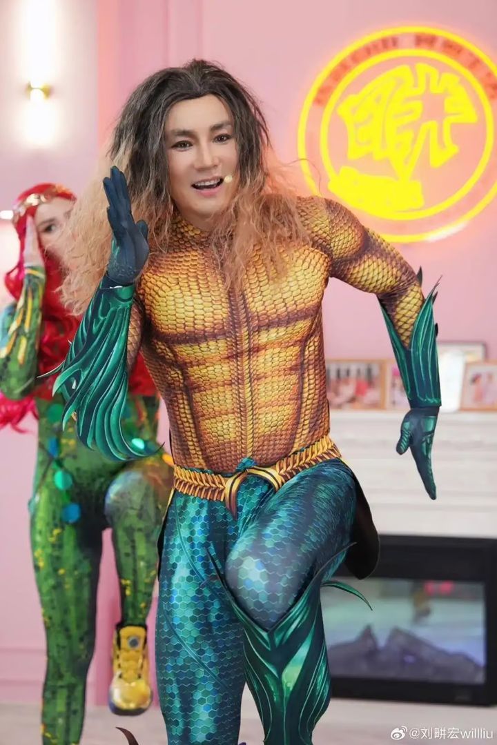 [뉴시스] 중국 피트니스 인플루언서가 라이브 스트리밍에서 아쿠아맨 코스프레를 한 것이 너무 도발적이라는 이유로 방송이 강제 중단되면서 화제를 모으고 있다. (사진=QQ.com) 2025.4.9 *재판매 및 DB 금지