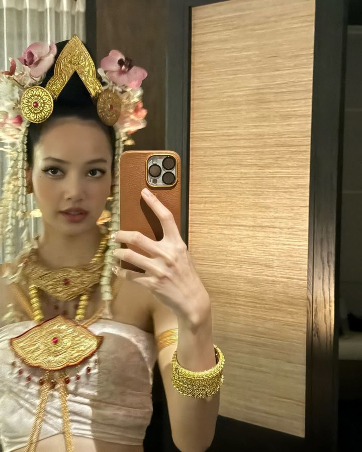 [서울=뉴시스] 그룹 '블랙핑크' 리사가 미국 HBO 오리지널 시리즈 '더 화이트 로투스(The White Lotus)' 시즌3에 출연한 소감을 밝혔다. (사진=리사 인스타그램 캡처) 2025.04.09. photo@newsis.com *재판매 및 DB 금지