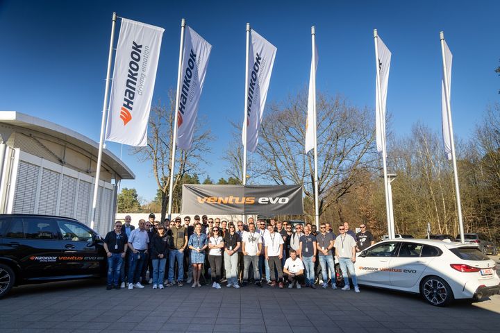 [서울=뉴시스] 한국타이어앤테크놀로지(한국타이어)가 지난 4일(현지시간) 독일 로가우 소재 세귤라 테크놀로지스 테스트 센터에서 '벤투스 에보 드라이빙 익스피리언스 2025' 행사를 개최했다고 9일 밝혔다. (사진=한국타이어앤테크놀로지 제공) photo@newsis.com *재판매 및 DB 금지