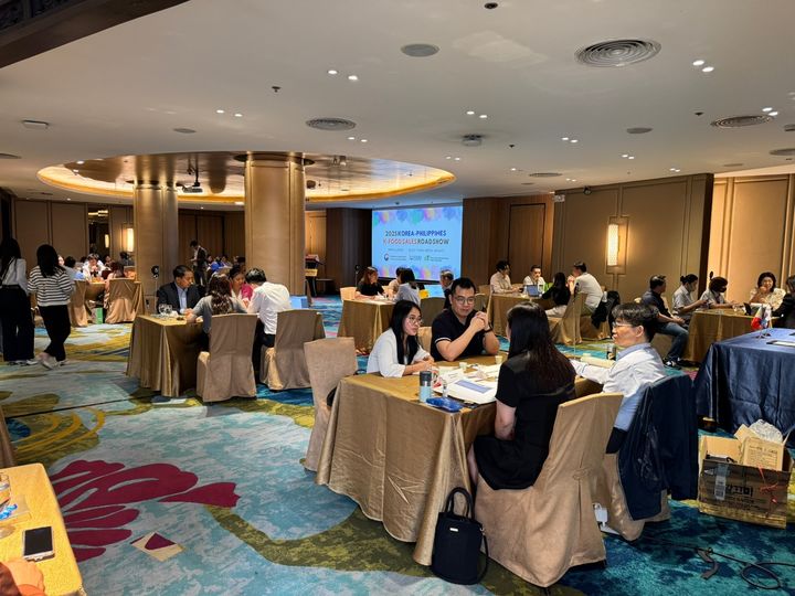 [세종=뉴시스] 농림축산식품부와 한국농수산식품유통공사(aT)는 지난 1일부터 4일까지 필리핀 마닐라에서 ‘K-푸드 세일즈로드쇼’를 개최하고 총 73억원 규모의 수출 상담 성과를 거뒀다고 9일 밝혔다. (사진=aT 제공) 2025.04.09. photo@newsis.com *재판매 및 DB 금지